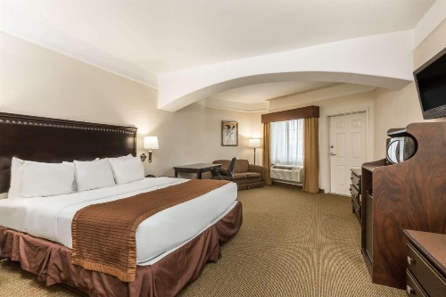 Baymont by Wyndham Galveston image 26