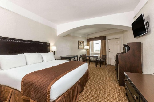 Baymont by Wyndham Galveston image 30