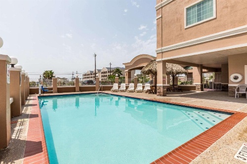 Baymont by Wyndham Galveston image 7